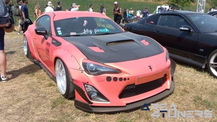 Merguez Tuning Show
Imagen del reportaje de la revista Tuning Area4tuners.es, de la concentración de coches Tuning del año 2023 en Circuit Magny Cours, Francia