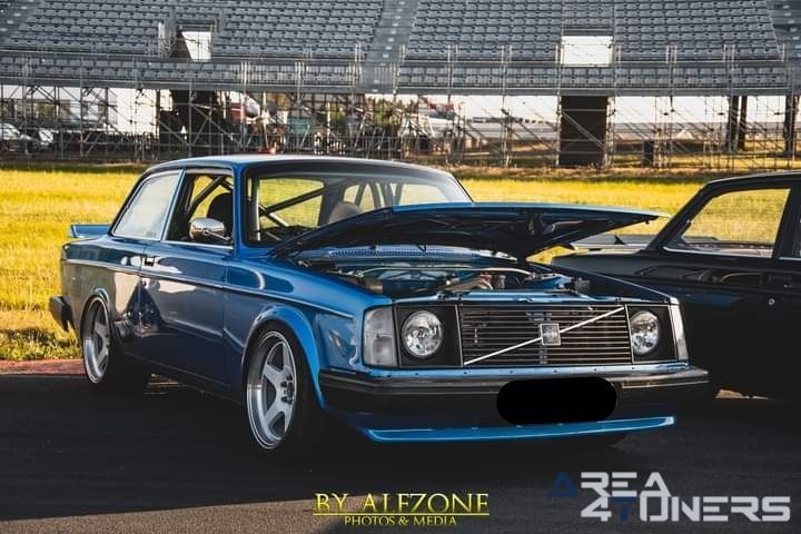 Swk's Grikwall Utställning
Imagen del reportaje de la revista Tuning Area4tuners.es, de la concentración de coches Tuning del año 2023 en Mantorp, Suecia