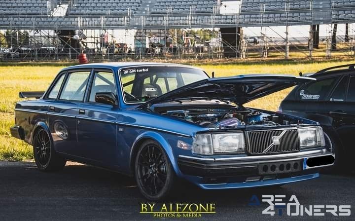 Swk's Grikwall Utställning
Imagen del reportaje de la revista Tuning Area4tuners.es, de la concentración de coches Tuning del año 2023 en Mantorp, Suecia