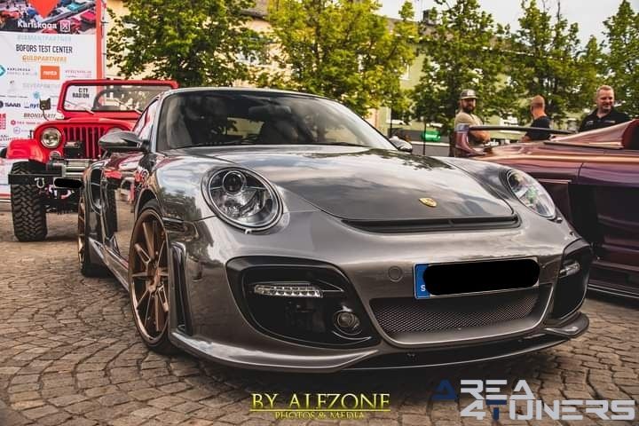 Karlskoga Motorsportveckan 2023
Imagen del reportaje de la revista Tuning Area4tuners.es, de la concentración de coches Tuning del año 2023 en Karlskoga, Suecia