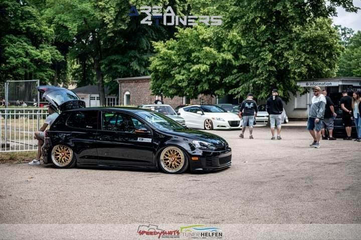 Sourkrauts Inneres
Imagen del reportaje de la revista Tuning Area4tuners.es, de la concentración de coches Tuning del año 2023 en Blumenpflüken, Alemania