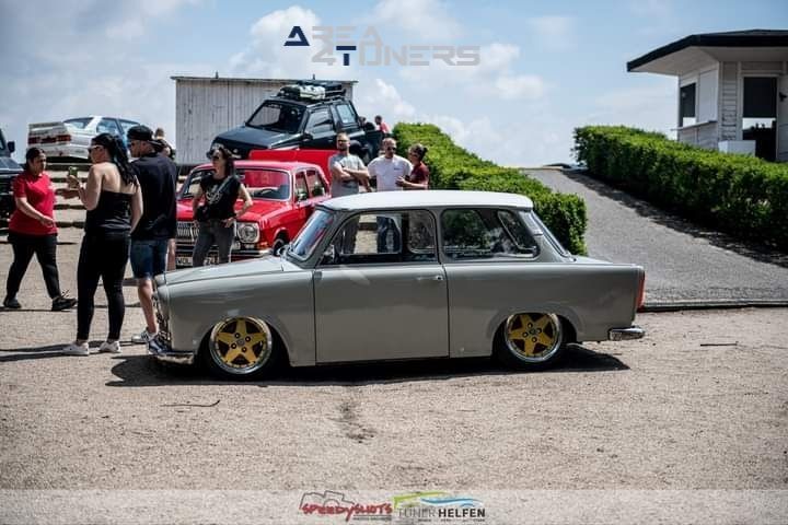 Sourkrauts Inneres
Imagen del reportaje de la revista Tuning Area4tuners.es, de la concentración de coches Tuning del año 2023 en Blumenpflüken, Alemania