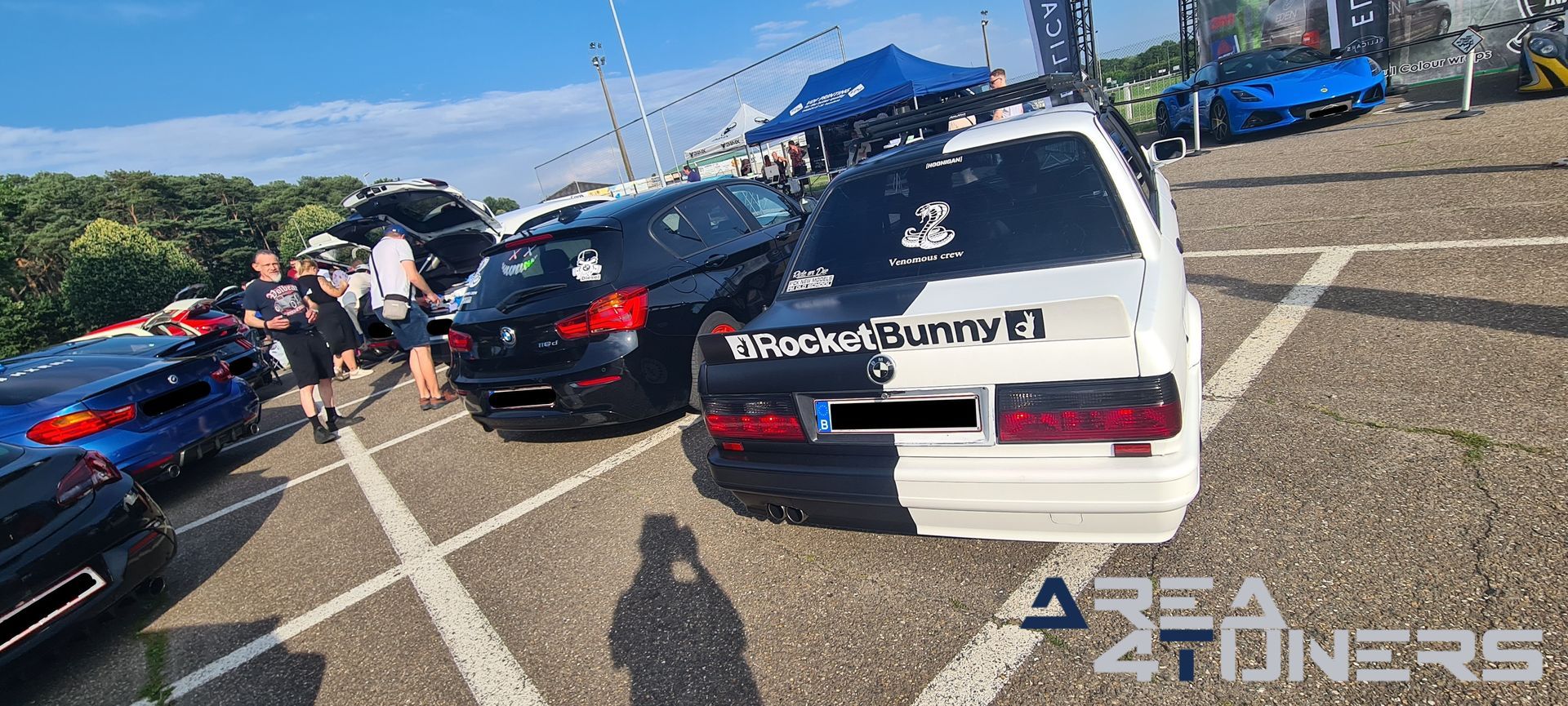 The Untouchables Back On Track Tuning Night
Imagen del reportaje de la revista Tuning Area4tuners.es, de la concentración de coches Tuning del año 2023 en Oudsbergen, Bélgica