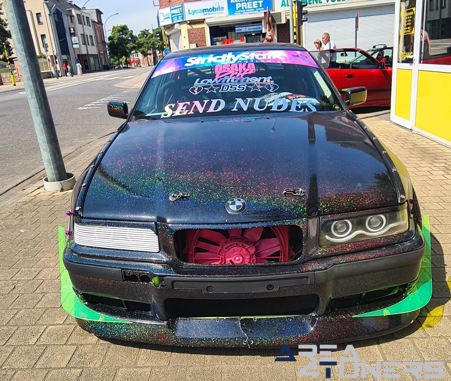 Fundays On Wheels 2.0
Imagen del reportaje de la revista Tuning Area4tuners.es, de la concentración de coches Tuning del año 2023 en Aarschot, Bélgica