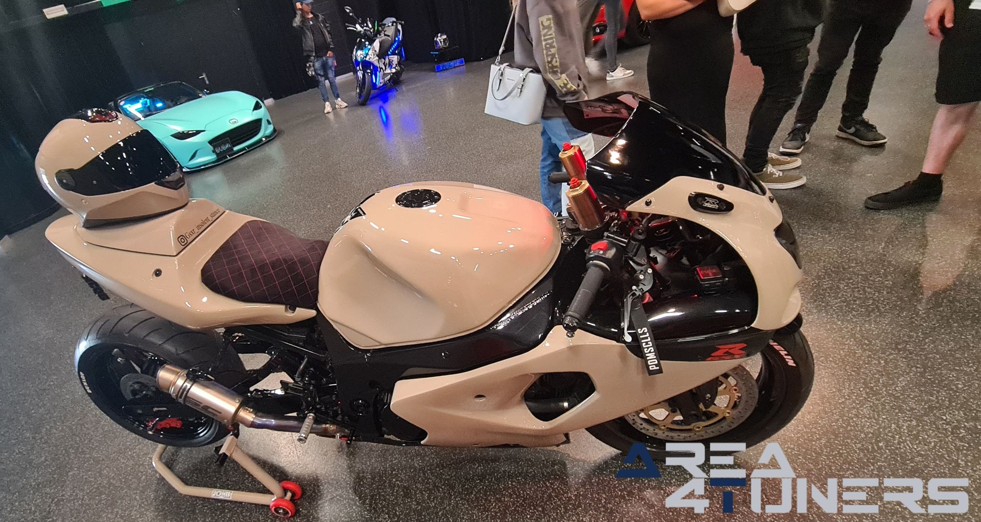 Nitro Sensations 16 Car Show
Imagen del reportaje de la revista Tuning Area4tuners.es, de la concentración de coches Tuning del año 2023 en Tielt, Bélgica