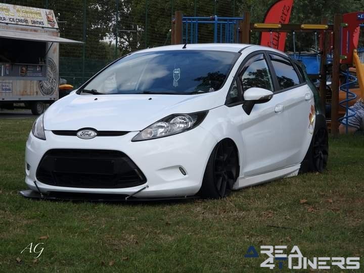 1st Tuning Golden Squad And Gaz-Man
Imagen del reportaje de la revista Tuning Area4tuners.es, de la concentración de coches Tuning del año 2023 en Froyennes, Bélgica