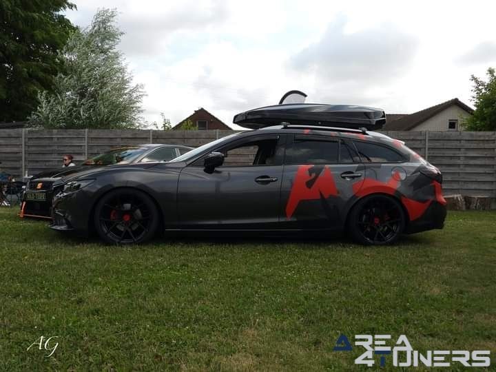 1st Tuning Golden Squad And Gaz-Man
Imagen del reportaje de la revista Tuning Area4tuners.es, de la concentración de coches Tuning del año 2023 en Froyennes, Bélgica