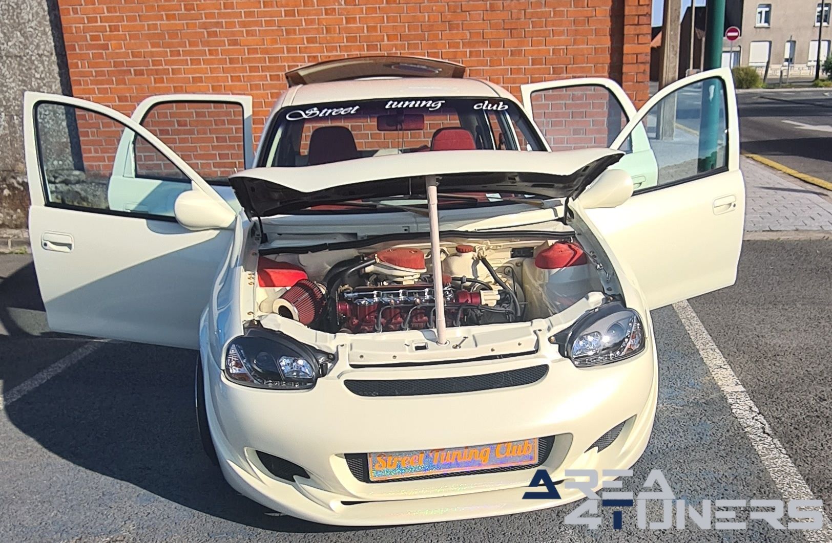 9eme Meeting Des Anarchies
Imagen del reportaje de la revista Tuning Area4tuners.es, de la concentración de coches Tuning del año 2023 en Isbergues, Bélgica