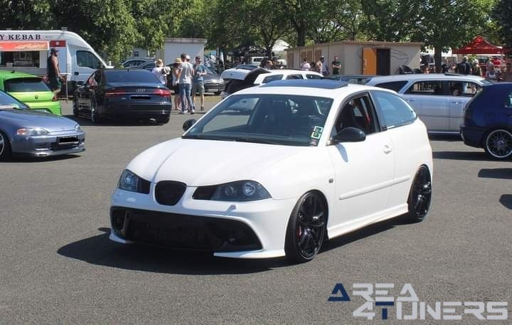 VWSE Circuit Nevers Magny Cours
Imagen del reportaje de la revista Tuning Area4tuners.es, de la concentración de coches Tuning del año 2023 en Circuit Magny Cours, Francia