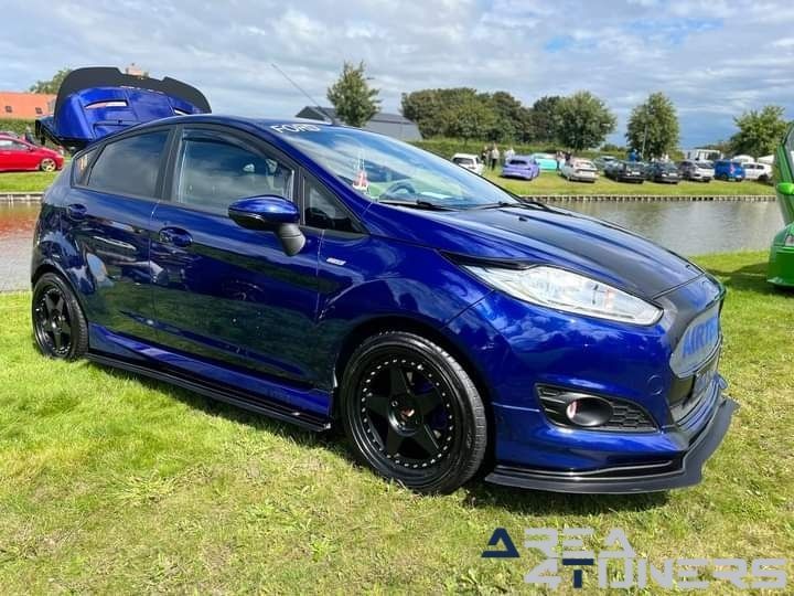 Lazy Sunday The Lake 2023
Imagen del reportaje de la revista Tuning Area4tuners.es, de la concentración de coches Tuning del año 2023 en Jabbeke, Bélgica