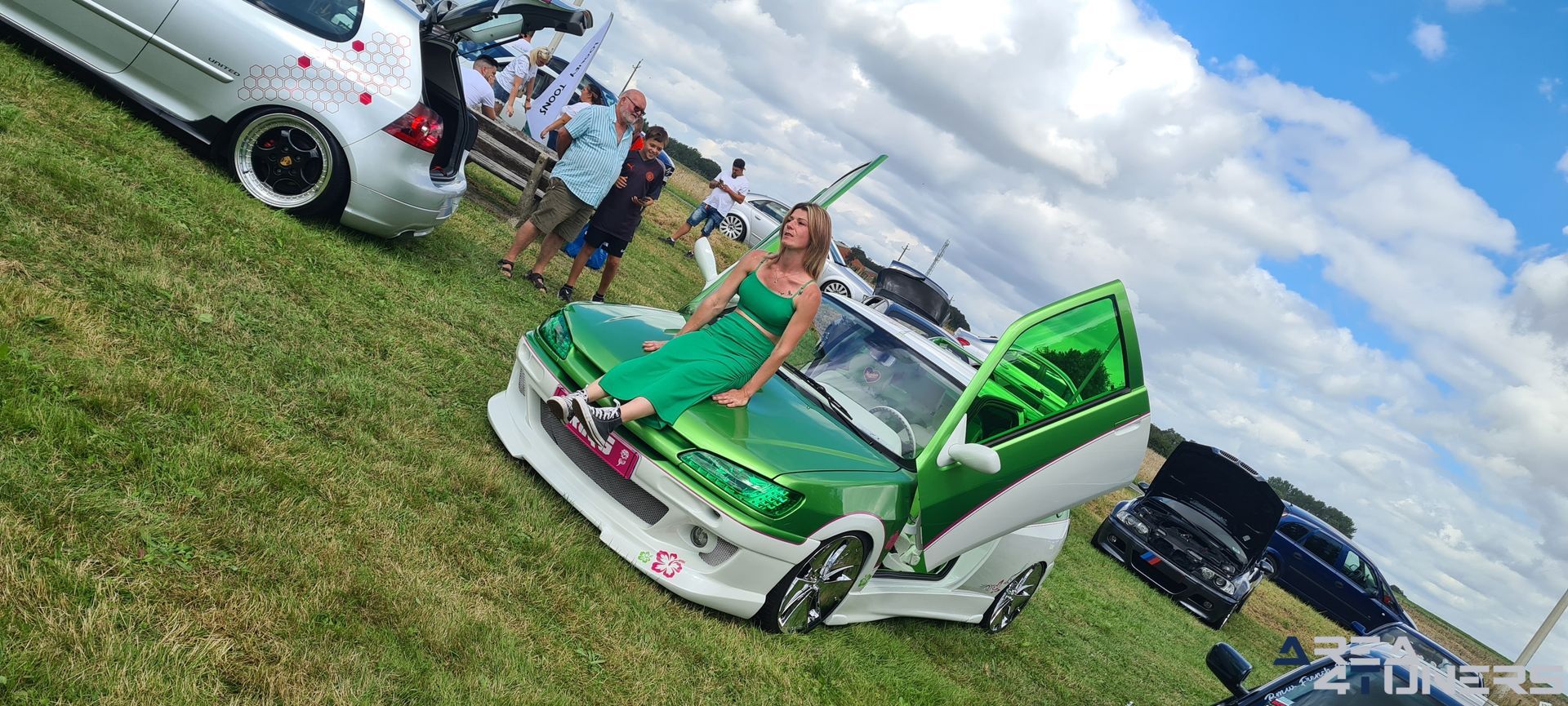 Complet VIP Selection 2k23
Imagen del reportaje de la revista Tuning Area4tuners.es, de la concentración de coches Tuning del año 2023 en Barbecon, Francia.