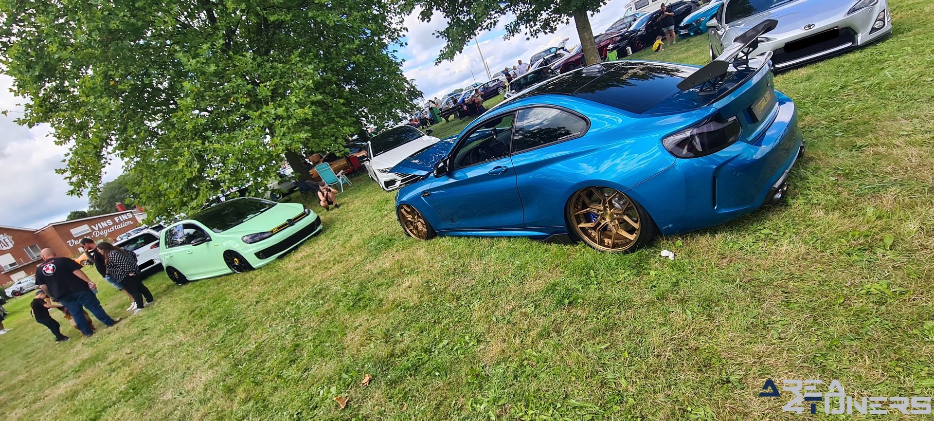 Complet VIP Selection 2k23
Imagen del reportaje de la revista Tuning Area4tuners.es, de la concentración de coches Tuning del año 2023 en Barbecon, Francia.