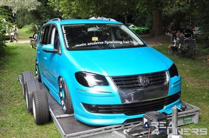 Old 2 New Green Paradise
Imagen del reportaje de la revista Tuning Area4tuners.es, de la concentración de coches Tuning del año 2023 en Webik, Bélgica