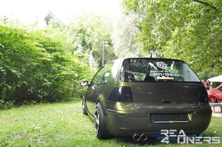 Old 2 New Green Paradise
Imagen del reportaje de la revista Tuning Area4tuners.es, de la concentración de coches Tuning del año 2023 en Webik, Bélgica