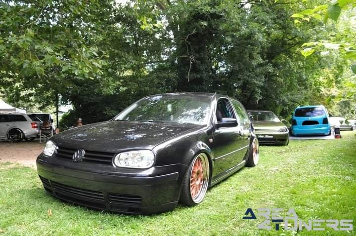 Old 2 New Green Paradise
Imagen del reportaje de la revista Tuning Area4tuners.es, de la concentración de coches Tuning del año 2023 en Webik, Bélgica