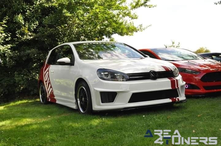 Old 2 New Green Paradise
Imagen del reportaje de la revista Tuning Area4tuners.es, de la concentración de coches Tuning del año 2023 en Webik, Bélgica