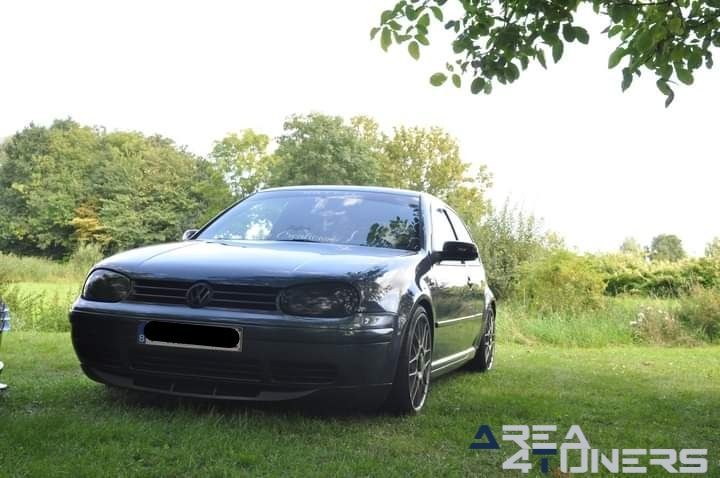 Old 2 New Green Paradise
Imagen del reportaje de la revista Tuning Area4tuners.es, de la concentración de coches Tuning del año 2023 en Webik, Bélgica