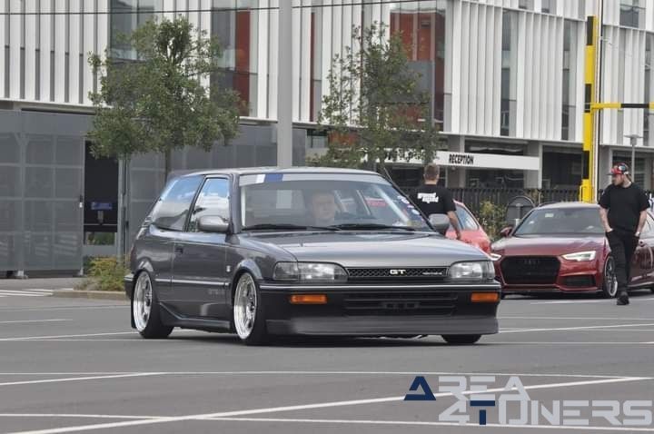 Lowerd United
Imagen del reportaje de la revista Tuning Area4tuners.es, de la concentración de coches Tuning del año 2023 en Waregen, Bélgica