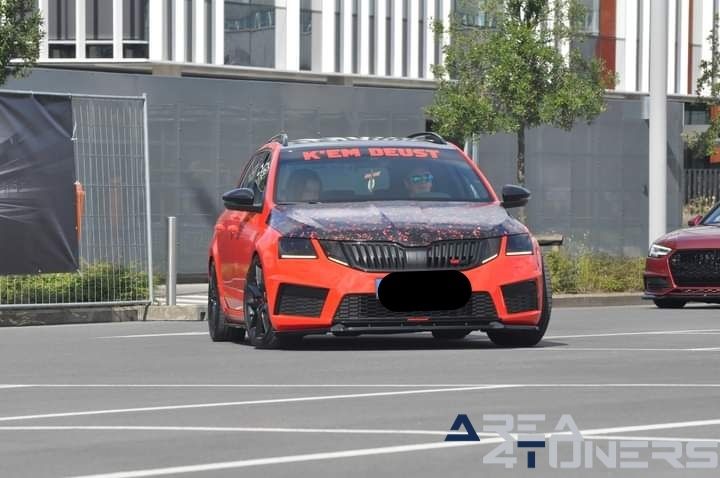 Lowerd United
Imagen del reportaje de la revista Tuning Area4tuners.es, de la concentración de coches Tuning del año 2023 en Waregen, Bélgica