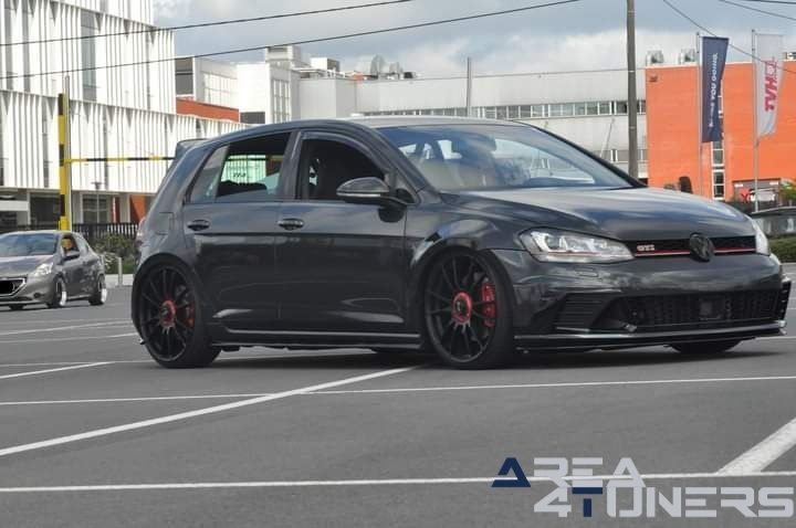 Lowerd United
Imagen del reportaje de la revista Tuning Area4tuners.es, de la concentración de coches Tuning del año 2023 en Waregen, Bélgica