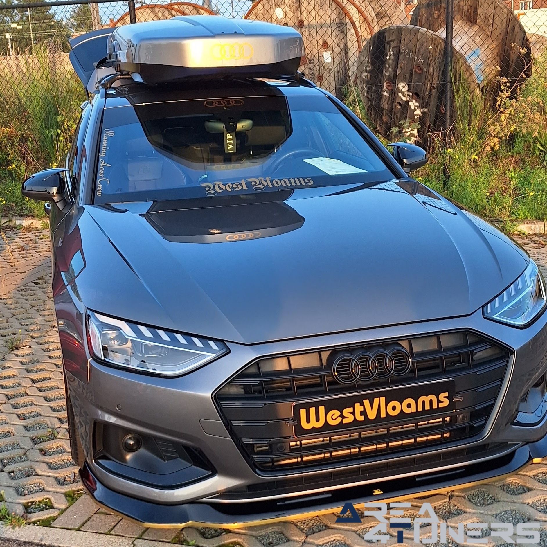 Fundays On Wheels 2.0
Imagen del reportaje de la revista Tuning Area4tuners.es, de la concentración de coches Tuning del año 2023 en Aarschot, Bélgica