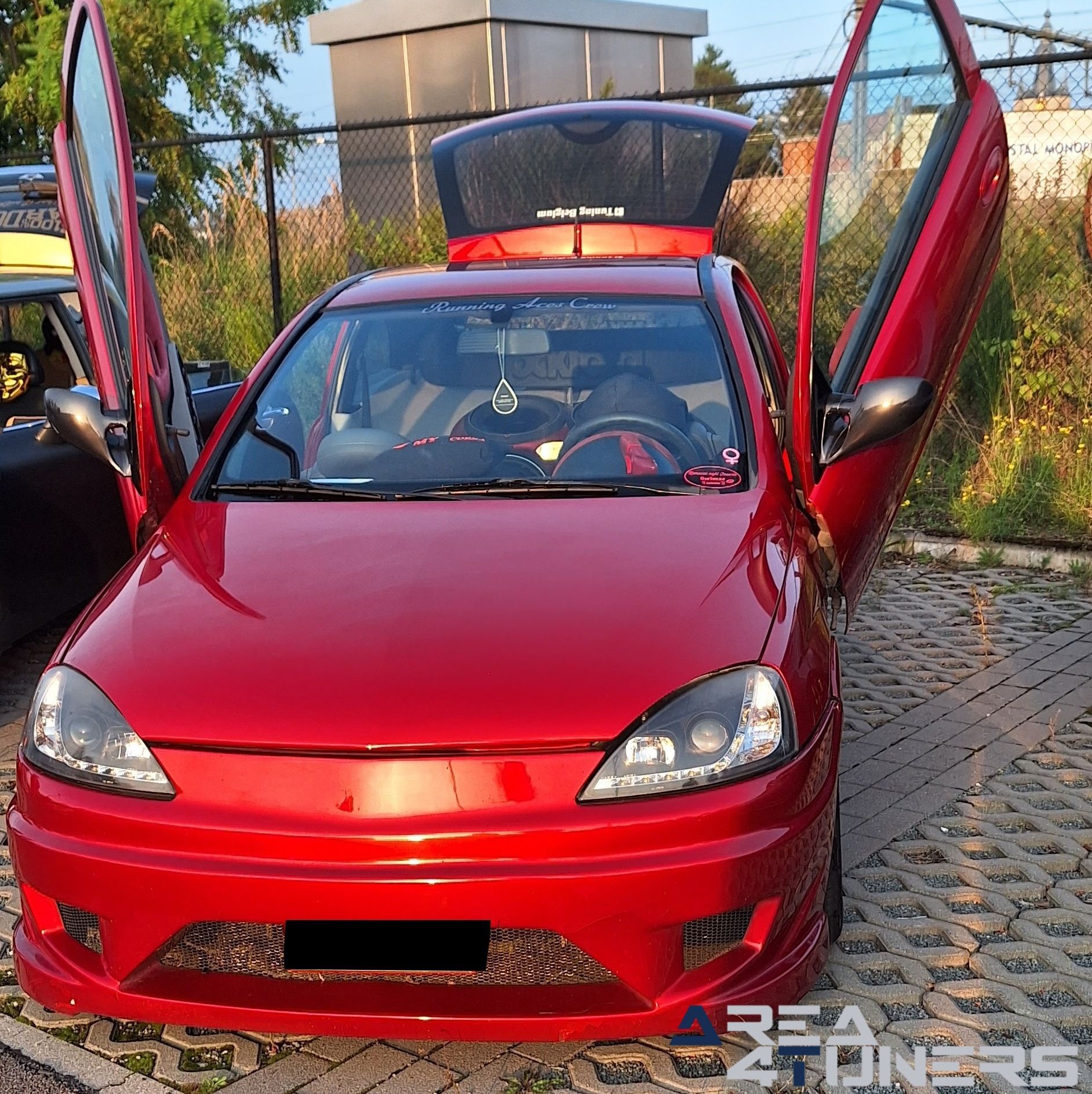 Fundays On Wheels 2.0
Imagen del reportaje de la revista Tuning Area4tuners.es, de la concentración de coches Tuning del año 2023 en Aarschot, Bélgica