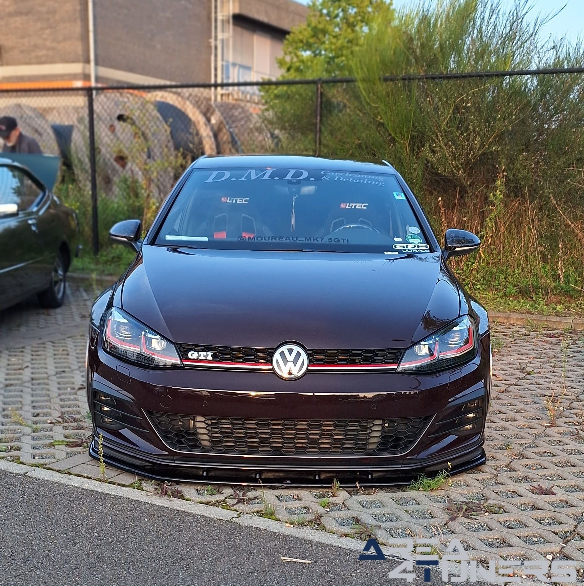 Fundays On Wheels 2.0
Imagen del reportaje de la revista Tuning Area4tuners.es, de la concentración de coches Tuning del año 2023 en Aarschot, Bélgica