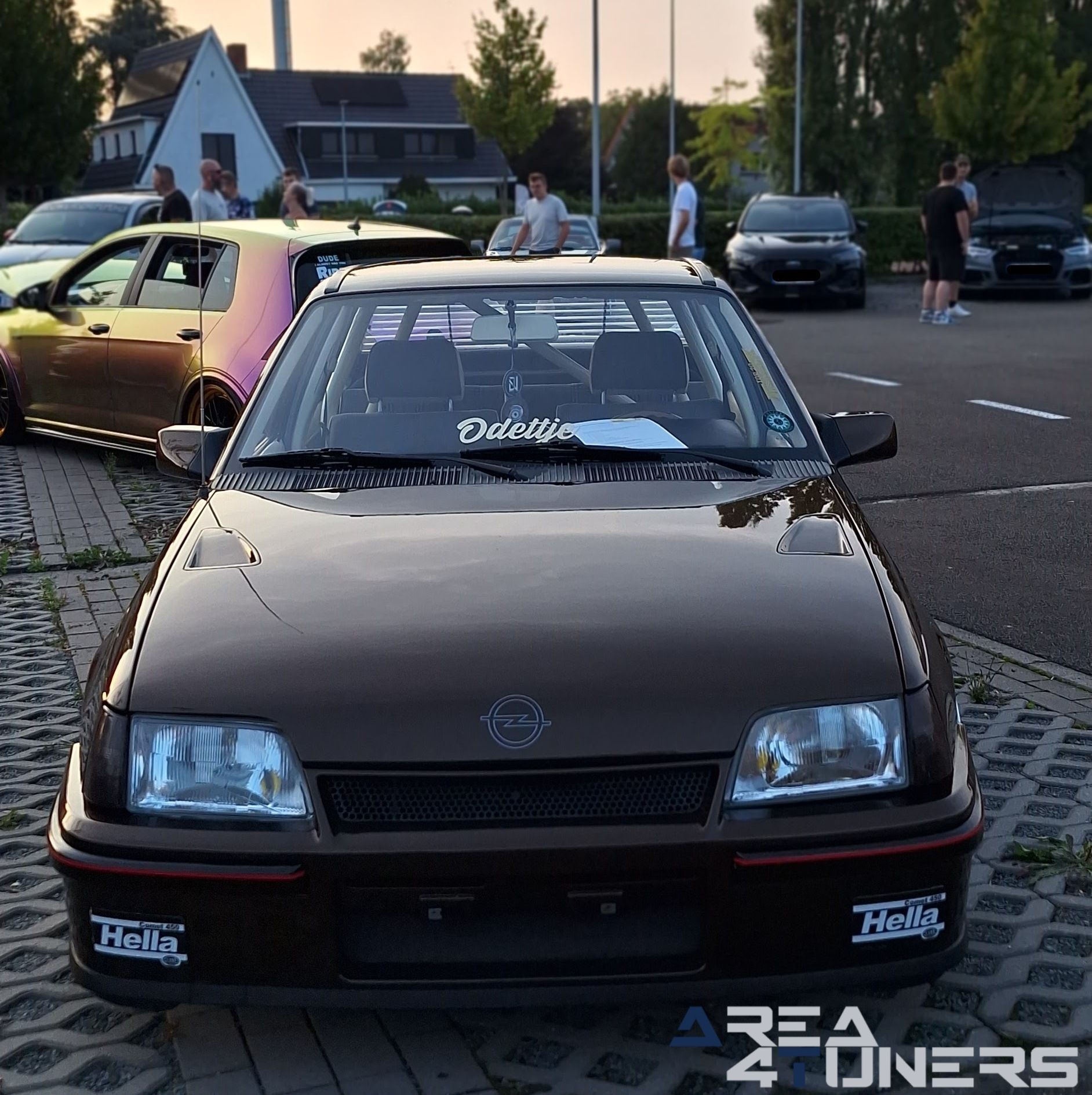 Fundays On Wheels 2.0
Imagen del reportaje de la revista Tuning Area4tuners.es, de la concentración de coches Tuning del año 2023 en Aarschot, Bélgica