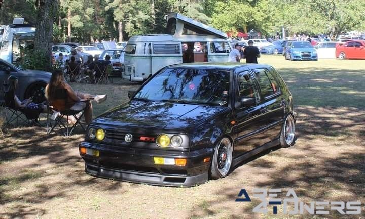 Risenation French
Imagen del reportaje de la revista Tuning Area4tuners.es, de la concentración de coches Tuning del año 2023 en Pougues Les Eaux, Francia