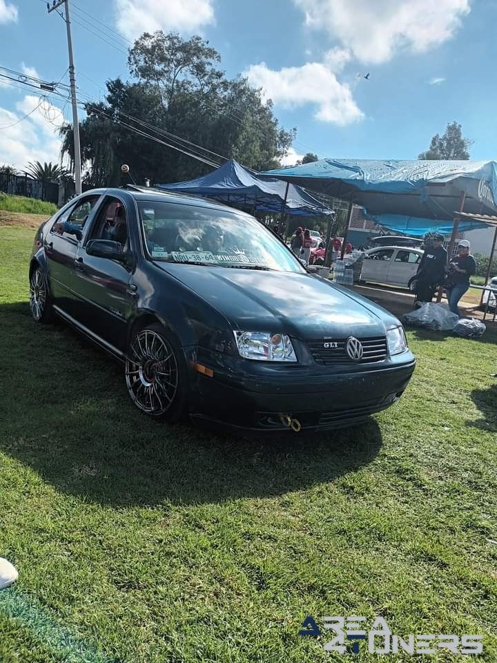 Gran Choque De Marcas 2023
Imagen del reportaje de la revista Tuning Area4tuners.es, de la concentración de coches Tuning del año 2023 en Campo Calixto, México D.F., México