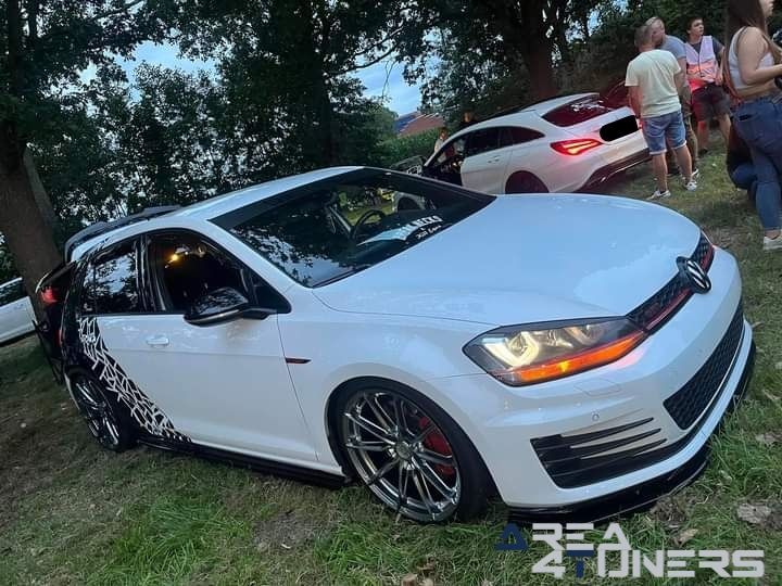 Meeting Free Drive Crew
Imagen del reportaje de la revista Tuning Area4tuners.es, de la concentración de coches Tuning del año 2023 en Waregem, Bélgica