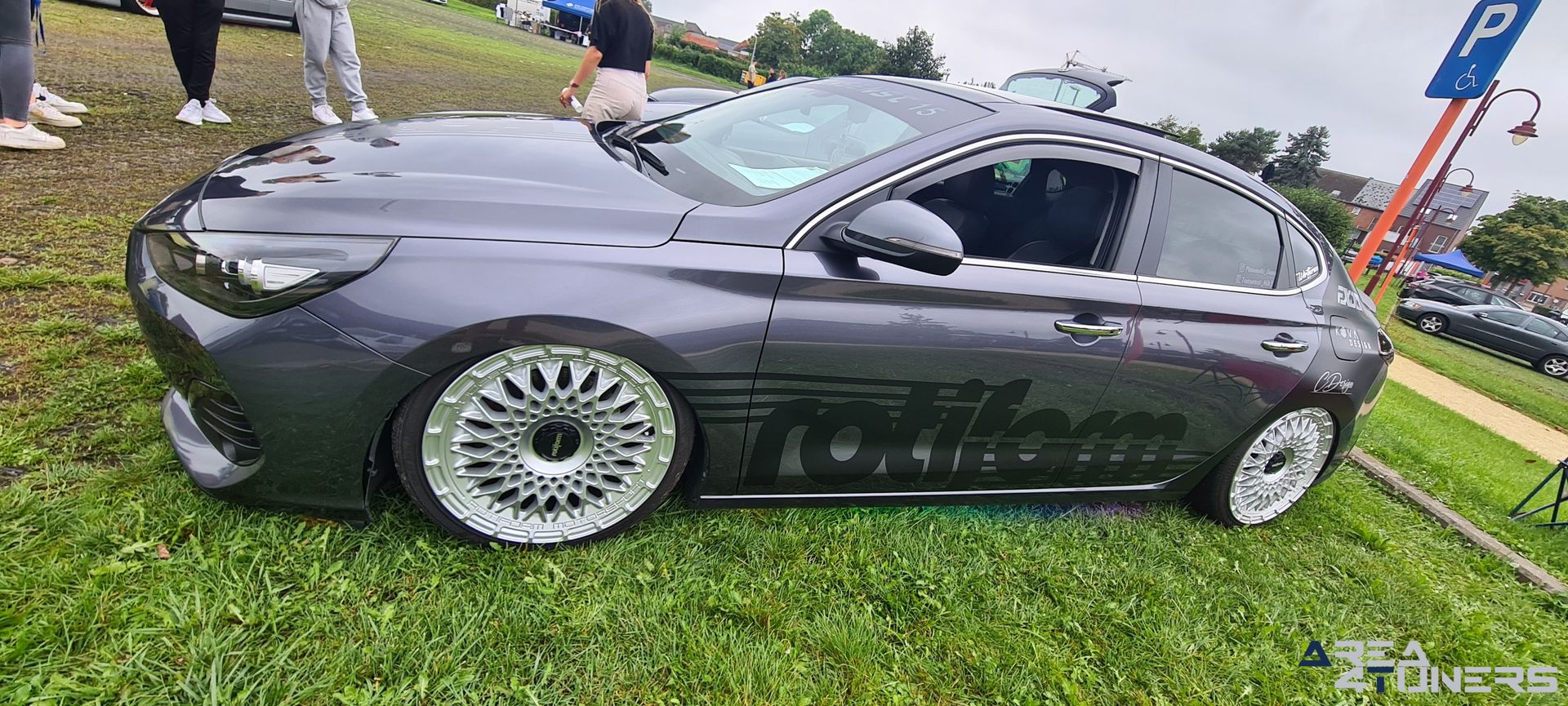 Magic Tuning Day
Imagen del reportaje de la revista Tuning Area4tuners.es, de la concentración de coches Tuning del año 2023 en Scherpenheuvel-Zichem, Bélgica