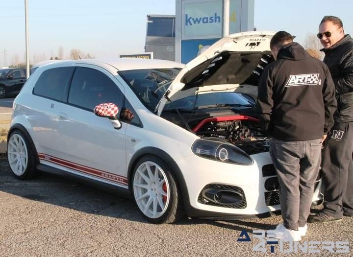 Raduno Di Natale Bar 2000
Imagen del reportaje de la revista Tuning Area4tuners.es, de la concentración de coches Tuning del año 2023 en Benevento, Italia