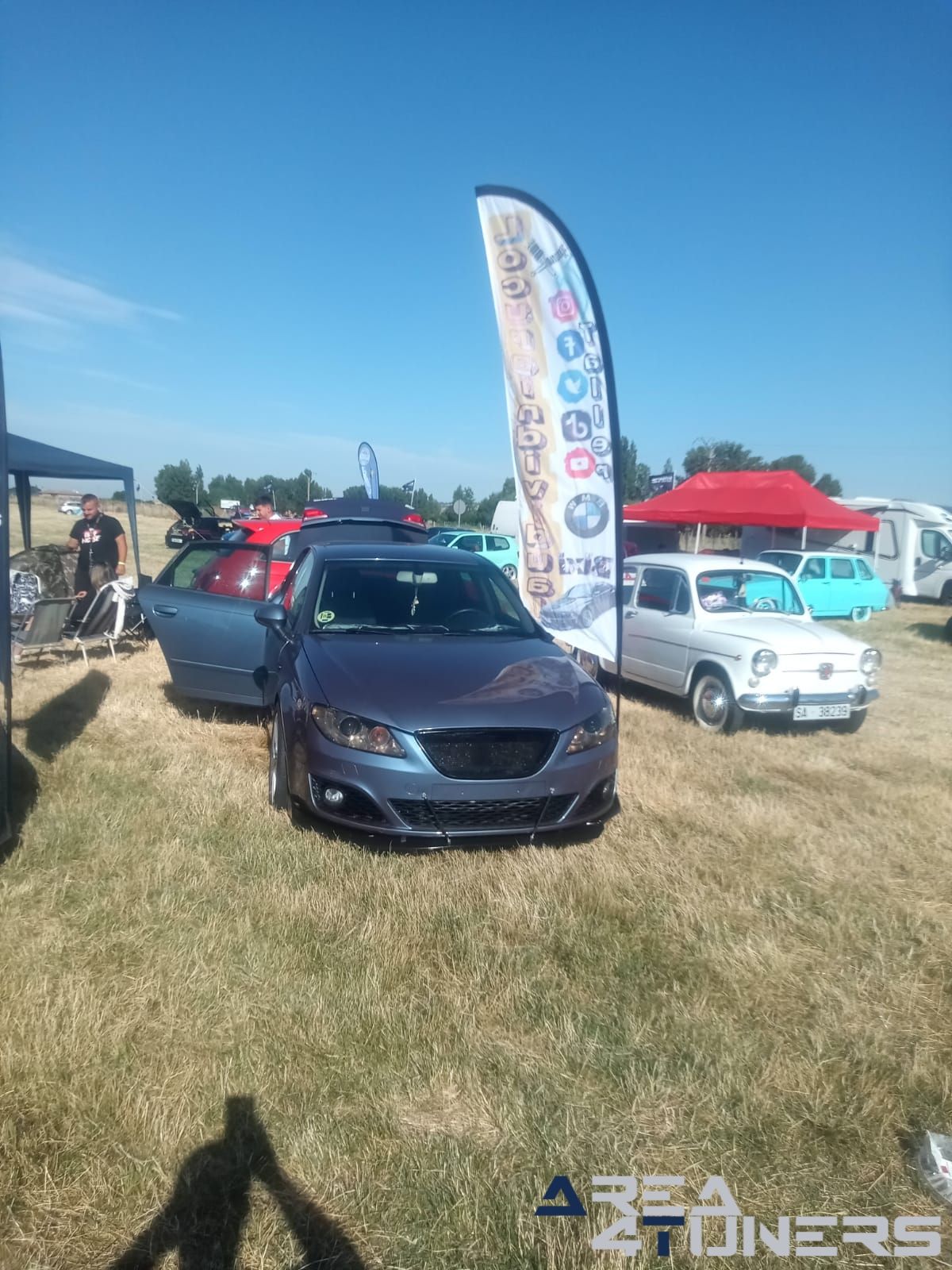 Villoria Motor Show 6º Aniversario
Imagen del reportaje de la revista Tuning Area4tuners.es, de la concentración de coches Tuning del año 2024 en Villoria, Salamanca, España.