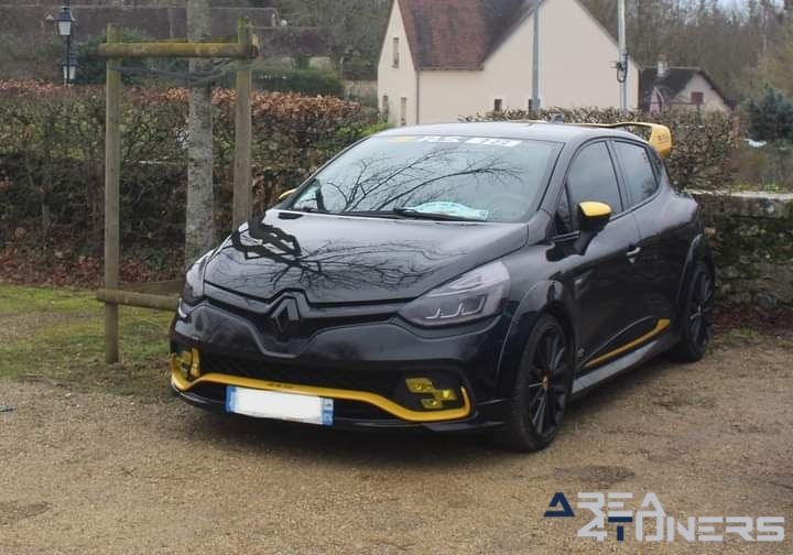 Rassemblement Roures Libres
Imagen del reportaje de la revista Tuning Area4tuners.es, de la concentración de coches Tuning del año 2024 en Ferriere Le Gatinais, Francia