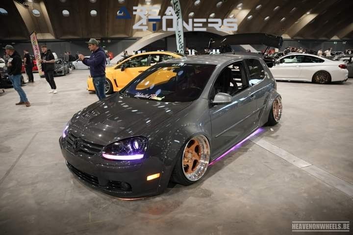 Risenation Hall Of Fame
Imagen del reportaje de la revista Tuning Area4tuners.es, de la concentración de coches Tuning del año 2024 en Bruselas, Bélgica