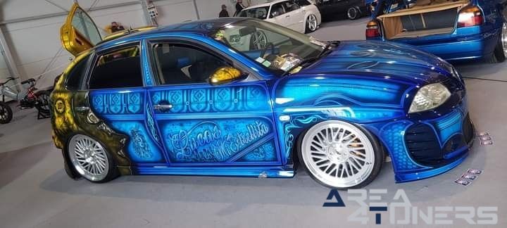 Saumur Motor Show 2k24
Imagen del reportaje de la revista Tuning Area4tuners.es, de la concentración de coches Tuning del año 2024 en Saumur, Francia