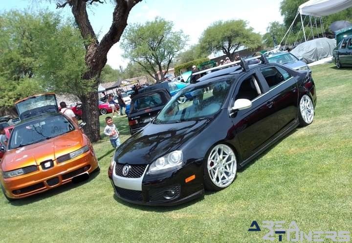 Mk3 Vs Mk3
Imagen del reportaje de la revista Tuning Area4tuners.es, de la concentración de coches Tuning del año 2024 en Guanajuato. México.