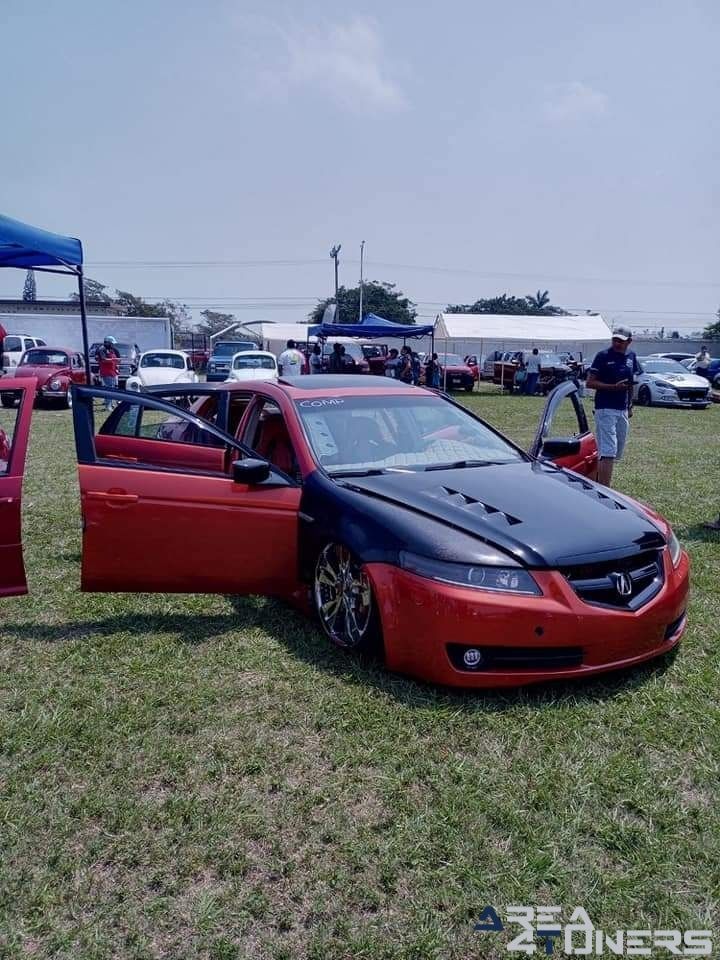 Old School Team Tuxpan
Imagen del reportaje de la revista Tuning Area4tuners.es, de la concentración de coches Tuning del año 2024 en Tuxpan, Veracruz. México.