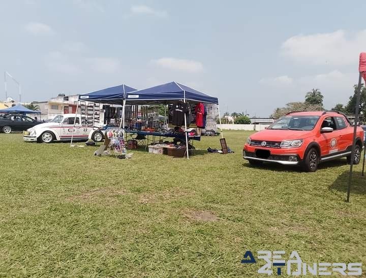 Old School Team Tuxpan
Imagen del reportaje de la revista Tuning Area4tuners.es, de la concentración de coches Tuning del año 2024 en Tuxpan, Veracruz. México.
