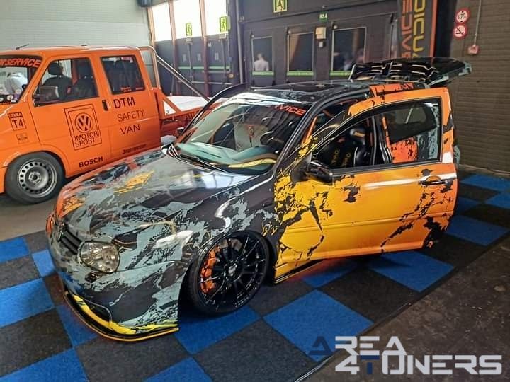 GR8 2024
Imagen del reportaje de la revista Tuning Area4tuners.es, de la concentración de coches Tuning del año 2024 en Cortrique, Bélgica