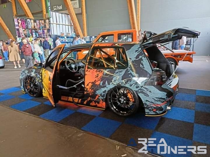 GR8 2024
Imagen del reportaje de la revista Tuning Area4tuners.es, de la concentración de coches Tuning del año 2024 en Cortrique, Bélgica