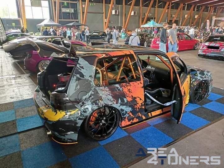 GR8 2024
Imagen del reportaje de la revista Tuning Area4tuners.es, de la concentración de coches Tuning del año 2024 en Cortrique, Bélgica