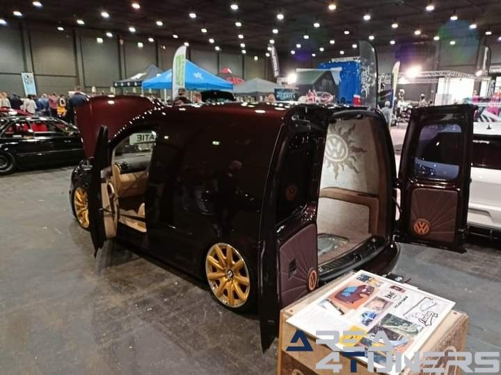 GR8 2024
Imagen del reportaje de la revista Tuning Area4tuners.es, de la concentración de coches Tuning del año 2024 en Cortrique, Bélgica