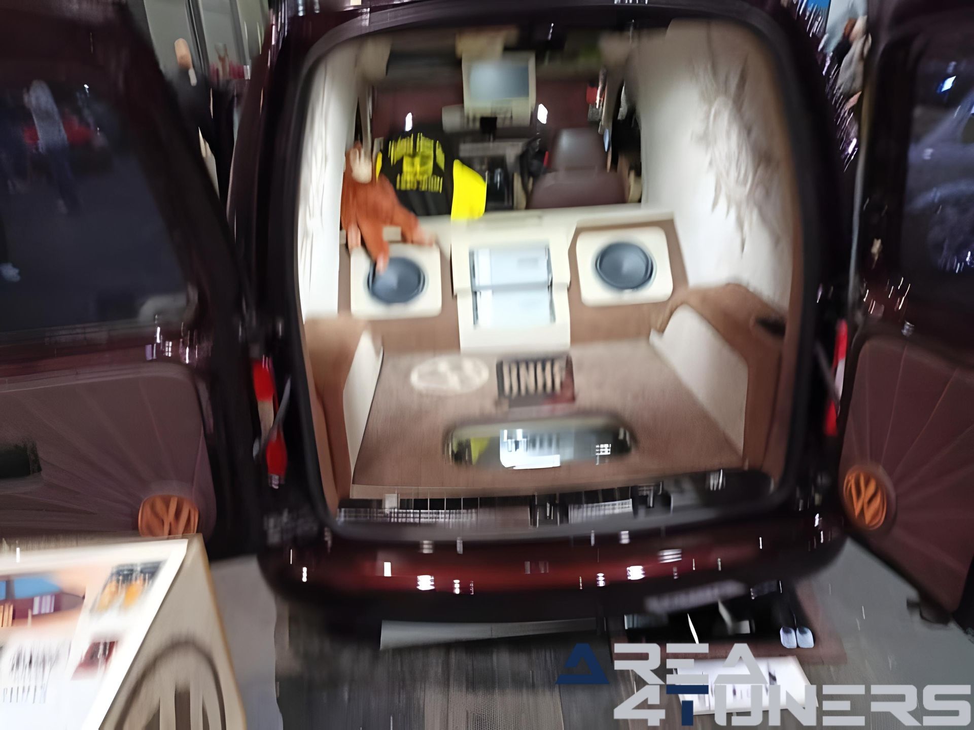 GR8 2024
Imagen del reportaje de la revista Tuning Area4tuners.es, de la concentración de coches Tuning del año 2024 en Cortrique, Bélgica