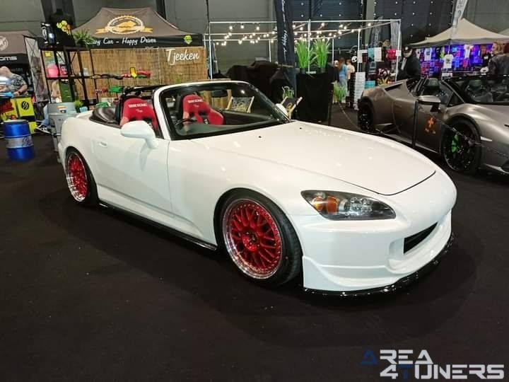 GR8 2024
Imagen del reportaje de la revista Tuning Area4tuners.es, de la concentración de coches Tuning del año 2024 en Cortrique, Bélgica