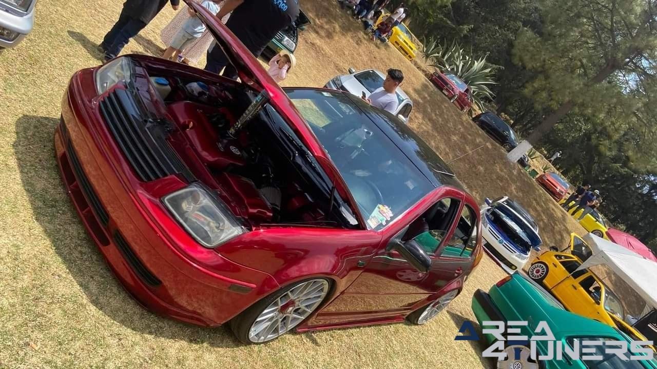 Meet Los Del Momento, Los Más Odiados
Imagen del reportaje de la revista Tuning Area4tuners.es, de la concentración de coches Tuning del año 2024 en Calhuacan, México D.F., México