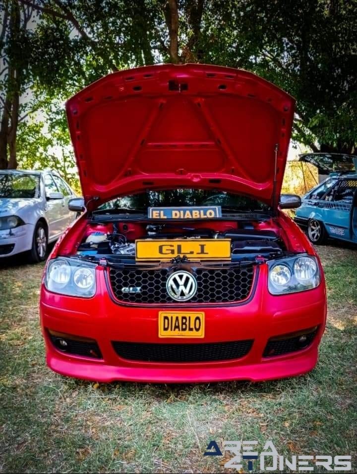 1er Aniversario Independientes Car Club
Imagen del reportaje de la revista Tuning Area4tuners.es, de la concentración de coches Tuning del año 2024 en Ayala, México