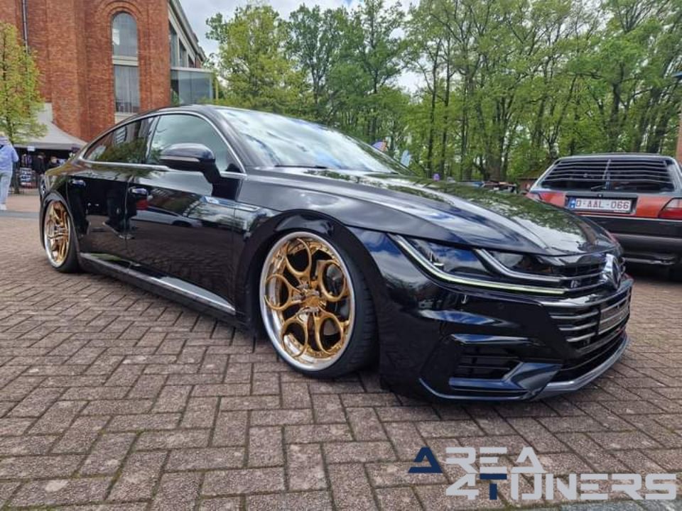 Dropped Show 2k24
Imagen del reportaje de la revista Tuning Area4tuners.es, de la concentración de coches Tuning del año 2024 en Koeltorenlaan, Bélgica