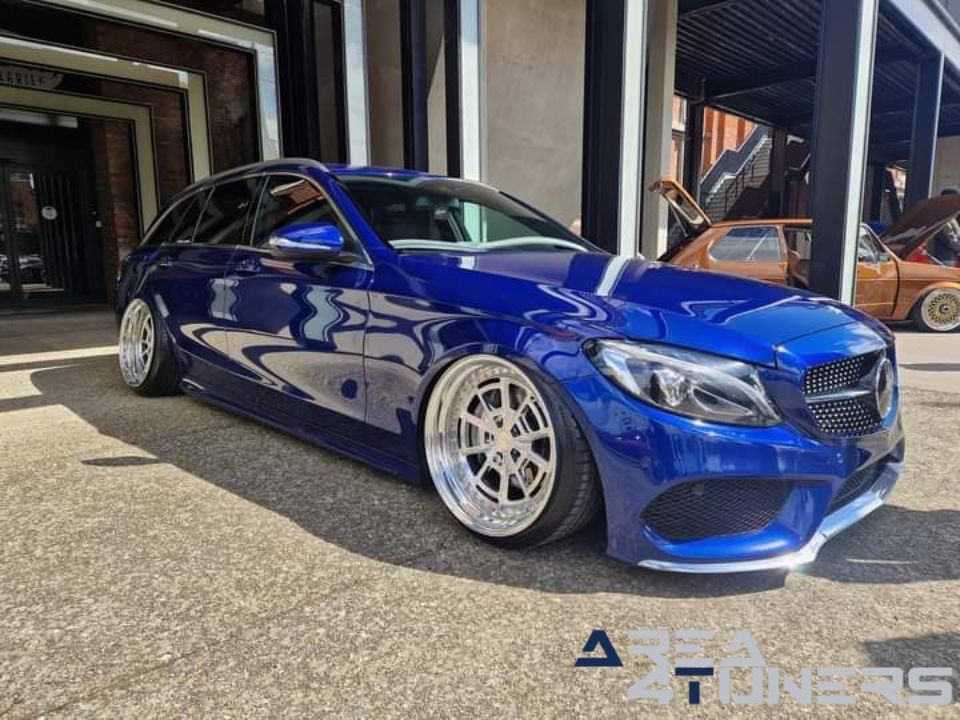 Dropped Show 2k24
Imagen del reportaje de la revista Tuning Area4tuners.es, de la concentración de coches Tuning del año 2024 en Koeltorenlaan, Bélgica